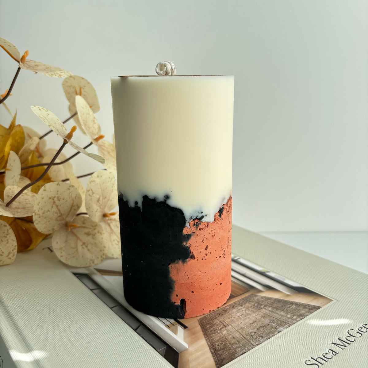 Concrete Pillar Candle: Black & Sahara Sunset / Oakmoss & Amber