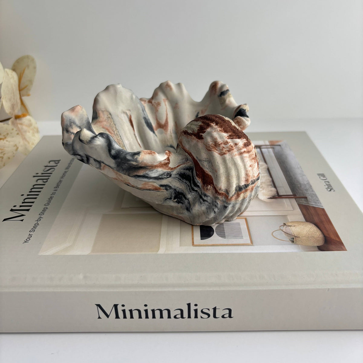 Shell Candle : Khaki Fusion Marble / Oakmoss & Amber